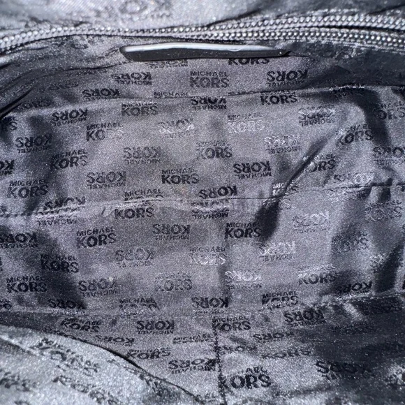 Michael Kors Jet Set Signature Shoulder Bag - Picture 7 of 9